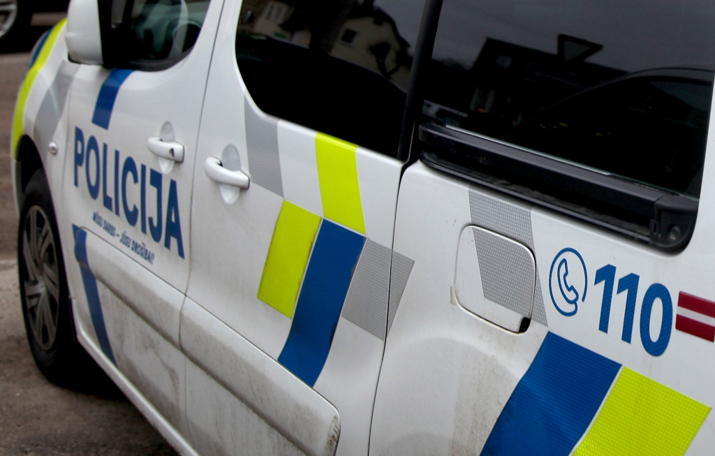 Lizuma pagastā reibumā un bez tiesībām vada auto