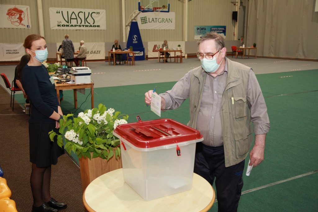 Pirmajā iepriekšējās balsošanas dienā pašvaldību vēlēšanās Gulbenes novadā – viszemākā aktivitāte 