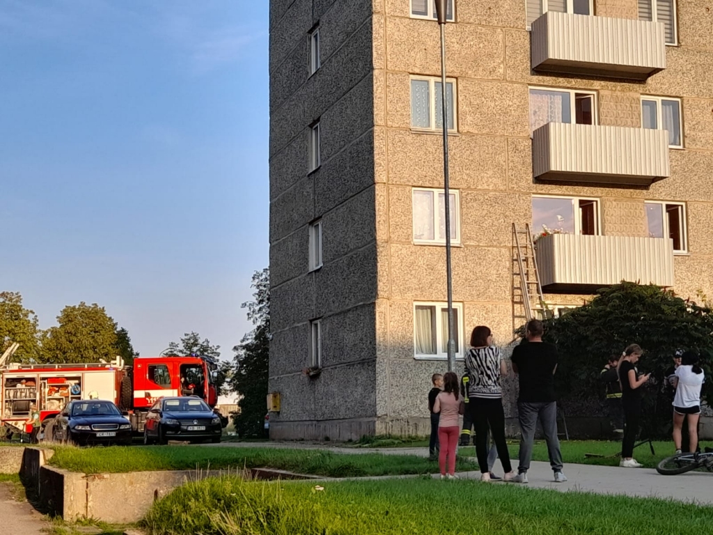 Gulbenē daudzdzīvokļu mājā piededzis ēdiens radījis sadūmojumu