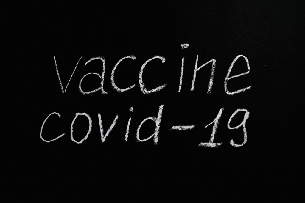 EZA eksperts: Nevar izslēgt, ka pacientiem ar novājinātu imunitāti var būt vajadzīga arī ceturtā pote pret Covid-19