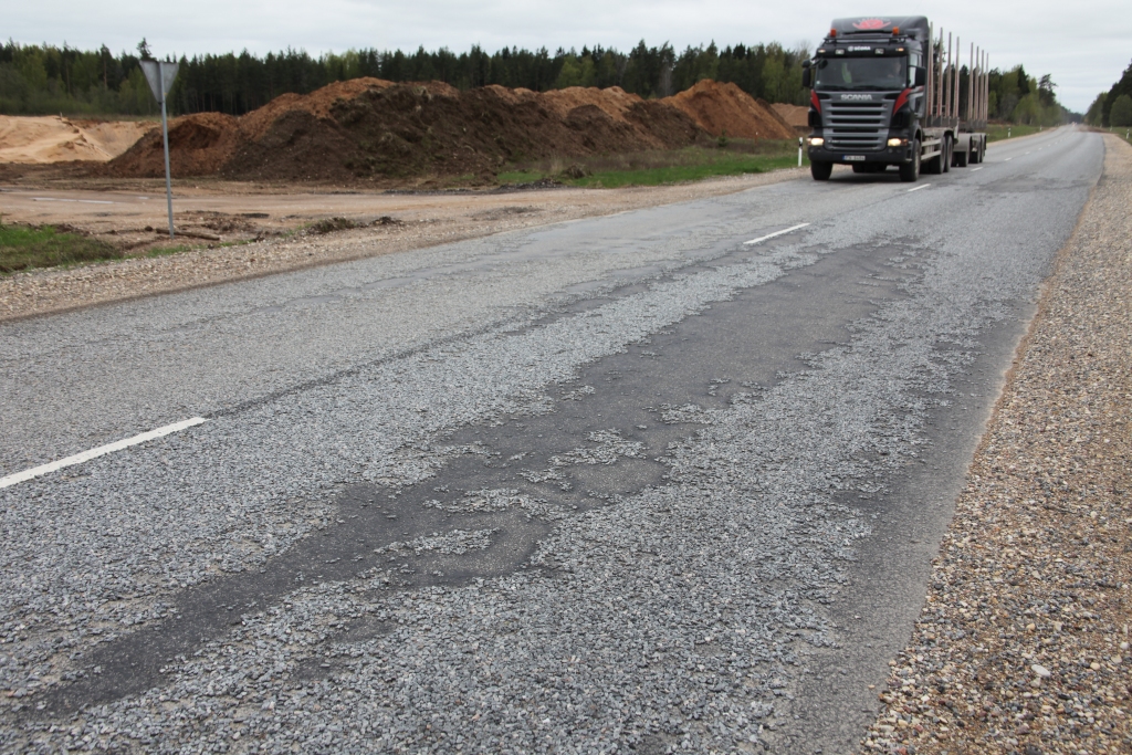 Autoceļa Smiltene–Gulbene posmā sākas būvdarbi, izbūvēs arī jaunu ietvi